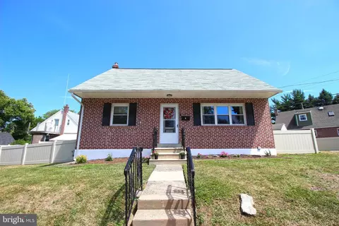 1 Lynwood Cir, Glenolden, PA 19036