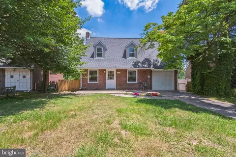 205 N Oak Ave, Clifton Heights, PA 19018
