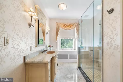 Bath - 339 Louella Ave, Wayne, PA 19087 photo 2 of 6