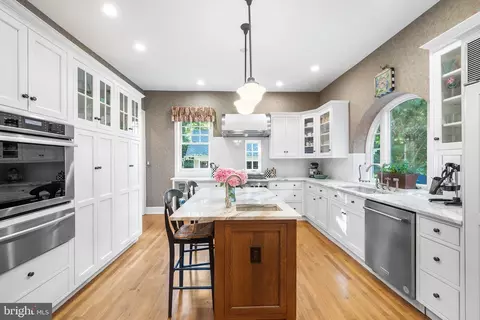 Kitchen - 339 Louella Ave, Wayne, PA 19087 photo 2 of 3