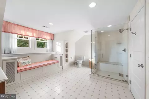 Bath - 339 Louella Ave, Wayne, PA 19087 photo 4 of 6