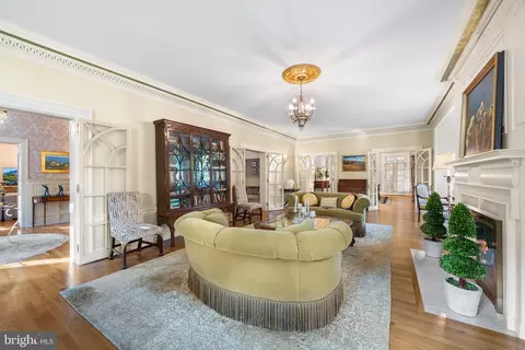 Living - 339 Louella Ave, Wayne, PA 19087 photo 2 of 2