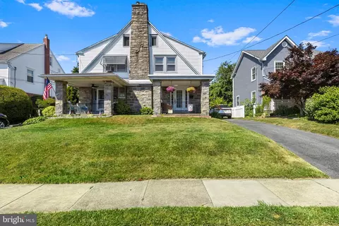 140 Upland Rd, Havertown, PA 19083