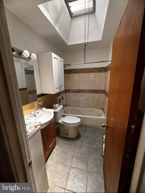 7033 Radbourne Rd, Upper Darby, PA 19082 photo 8