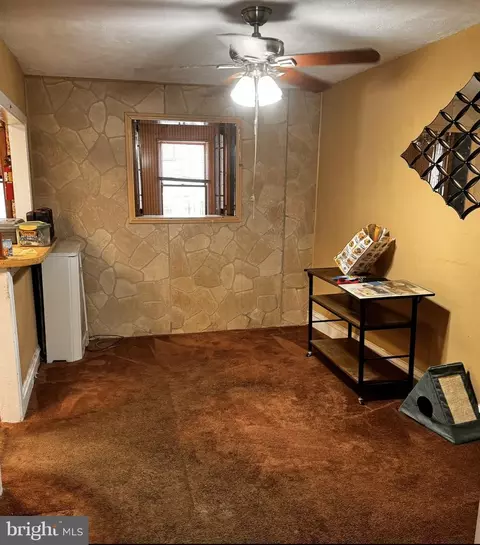 7033 Radbourne Rd, Upper Darby, PA 19082 photo 3