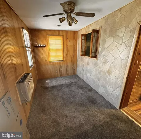 7033 Radbourne Rd, Upper Darby, PA 19082 photo 5