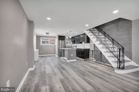 7039 Clover Ln, Upper Darby, PA 19082