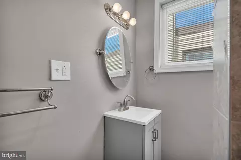Bath - 7039 Clover Ln, Upper Darby, PA 19082 photo 1 of 2