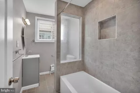 Entry Way - 7039 Clover Ln, Upper Darby, PA 19082 photo 6 of 8