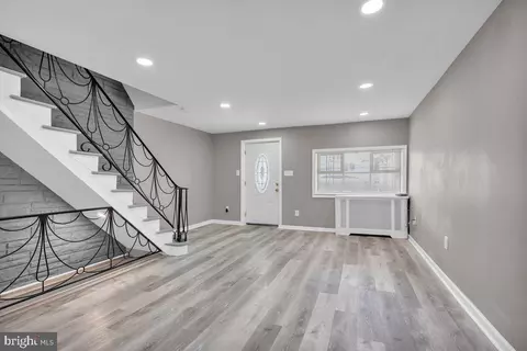 Entry Way - 7039 Clover Ln, Upper Darby, PA 19082 photo 2 of 8