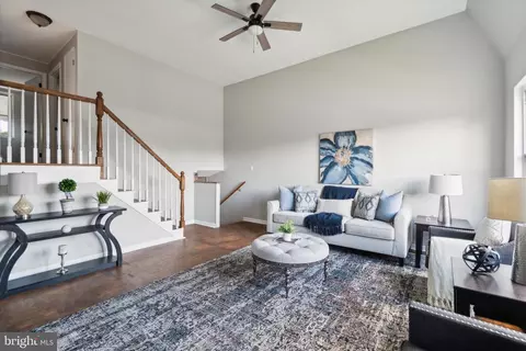 Living - 1530 Summit St, Marcus Hook, PA 19061 photo 4 of 6