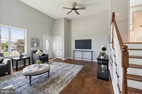 Living - 1530 Summit St, Marcus Hook, PA 19061 photo 1 of 6