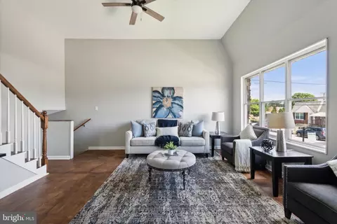 Living - 1530 Summit St, Marcus Hook, PA 19061 photo 5 of 6
