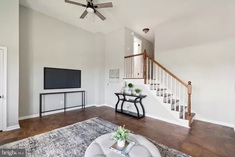 Living - 1530 Summit St, Marcus Hook, PA 19061 photo 2 of 6