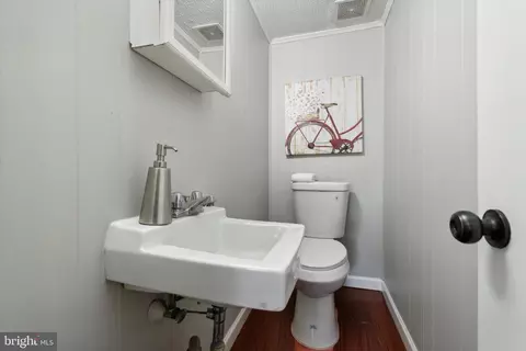 Entry Way - 1530 Summit St, Marcus Hook, PA 19061 photo 3 of 3