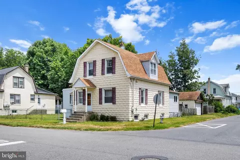 400 Kossuth Ave, Folsom, PA 19033