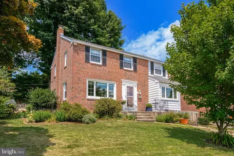 220 Edgehill Dr, Havertown, PA 19083