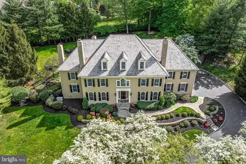 5 Harrison Dr, Newtown Square, PA 19073