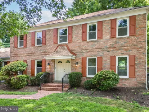 205 Lone Oak Dr, Bryn Mawr, PA 19010
