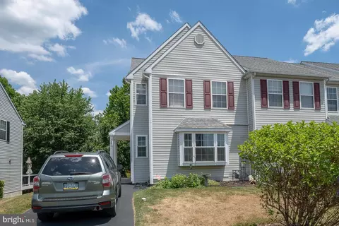 240 Spring Valley Way, Aston, PA 19014
