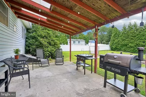 Exterior - 4450 Pilgrim Ln, Boothwyn, PA 19061 photo 4 of 5