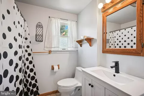 Bath - 4450 Pilgrim Ln, Boothwyn, PA 19061 photo 2 of 2