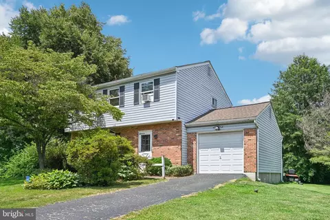 4450 Pilgrim Ln, Boothwyn, PA 19061