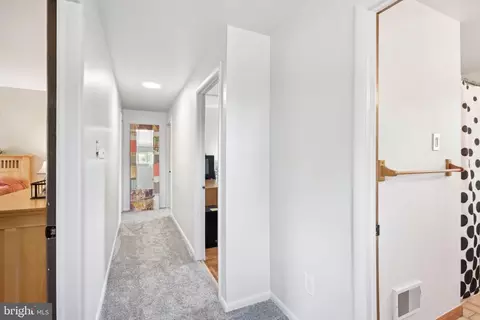 Entry Way - 4450 Pilgrim Ln, Boothwyn, PA 19061 photo 5 of 5
