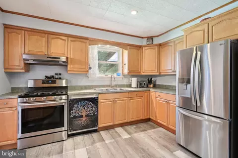 Kitchen - 4450 Pilgrim Ln, Boothwyn, PA 19061 photo 1 of 2