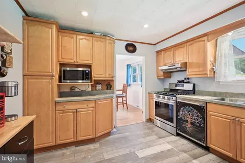 Kitchen - 4450 Pilgrim Ln, Boothwyn, PA 19061 photo 2 of 2