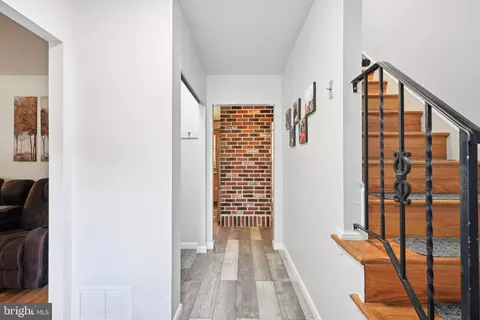 Entry Way - 4450 Pilgrim Ln, Boothwyn, PA 19061 photo 1 of 5