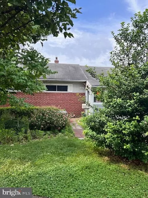 2802 Norfolk Ln, Brookhaven, PA 19015