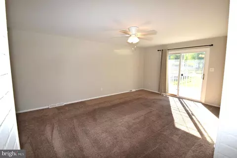 Living - 2404 W Colonial Dr, Boothwyn, PA 19061 photo 4 of 5