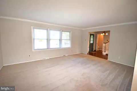 Living - 2404 W Colonial Dr, Boothwyn, PA 19061 photo 2 of 5