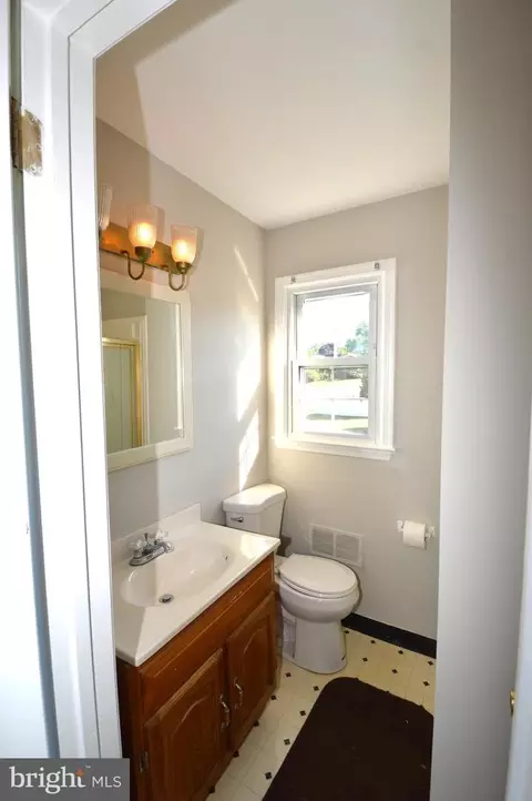 Bath - 2404 W Colonial Dr, Boothwyn, PA 19061 photo 2 of 5