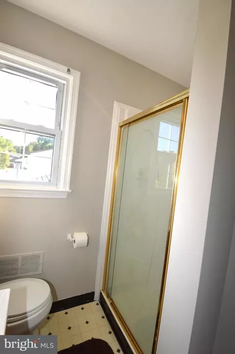 Bath - 2404 W Colonial Dr, Boothwyn, PA 19061 photo 3 of 5