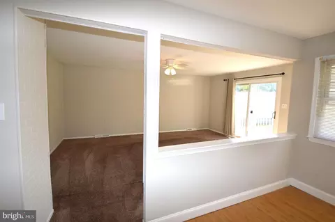 Living - 2404 W Colonial Dr, Boothwyn, PA 19061 photo 3 of 5