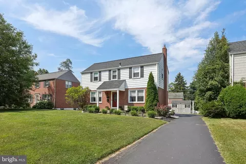 214 Pickwick Rd, Havertown, PA 19083