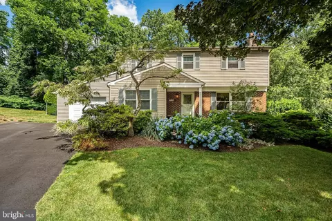 301 Francis Dr, Havertown, PA 19083
