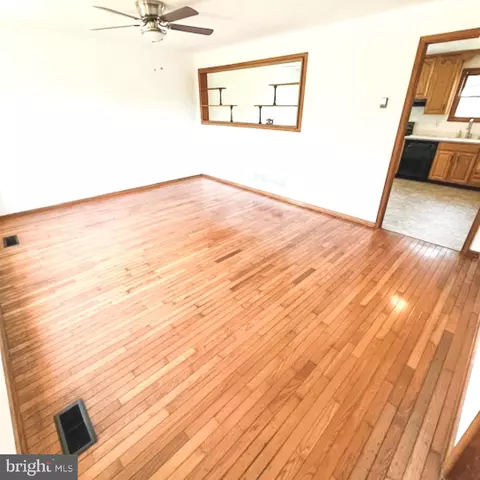 Living - 2210 E Helms Mnr, Ogden, PA 19061 photo 6 of 10