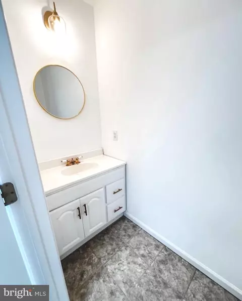 Bath - 2210 E Helms Mnr, Ogden, PA 19061 photo 1 of 1