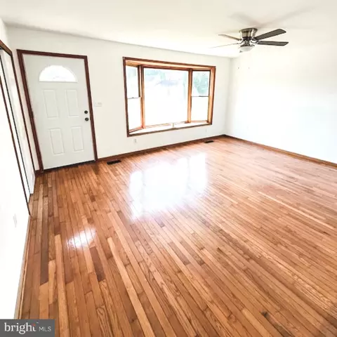 Living - 2210 E Helms Mnr, Ogden, PA 19061 photo 5 of 10