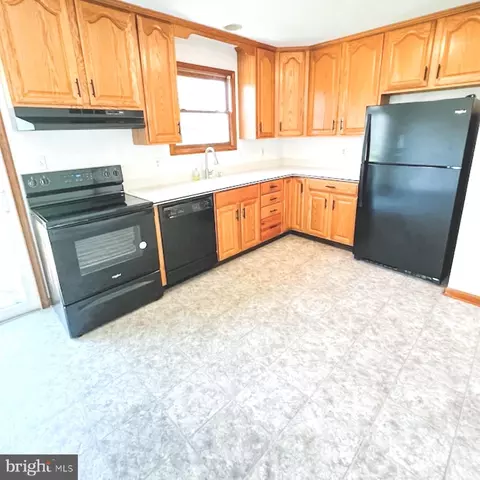 Kitchen - 2210 E Helms Mnr, Ogden, PA 19061 photo 3 of 3