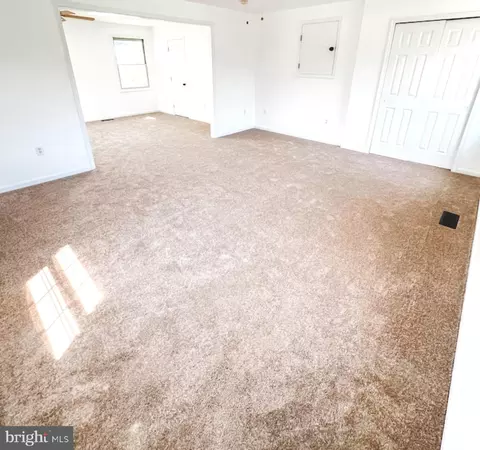 Living - 2210 E Helms Mnr, Ogden, PA 19061 photo 8 of 10