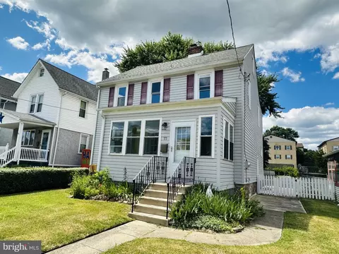 77 Broadway Ave, Clifton Heights, PA 19018
