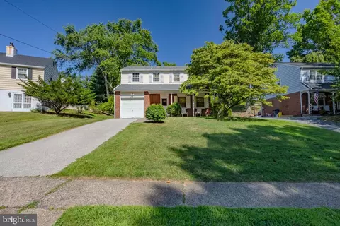 624 Old School House Dr, Springfield, PA 19064