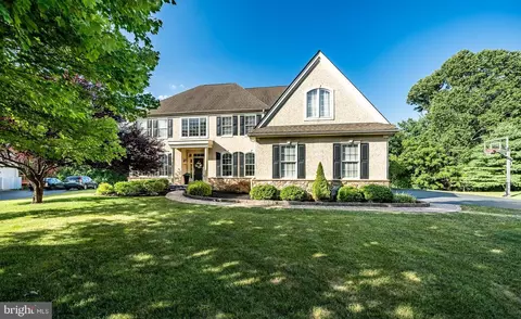 8 Woods Edge Rd, West Chester, PA 19382