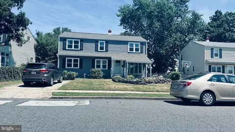 215 W Roland Rd, Brookhaven, PA 19015