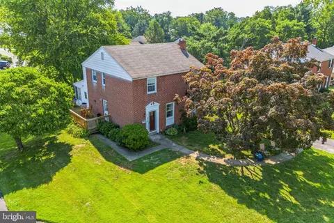 812 Adams Dr, Brookhaven, PA 19015