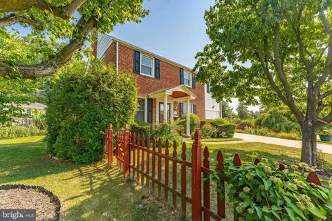 97 Georgian Ln, Broomall, PA 19008